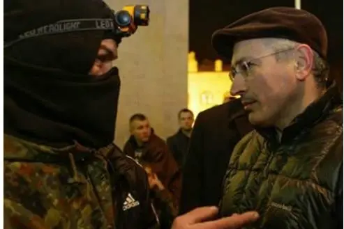 Ходорковски пристигна в Киев и отиде на Майдана