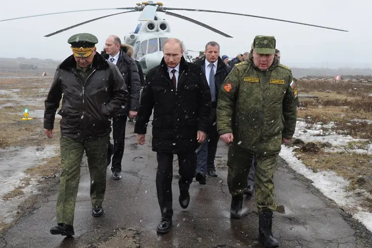 Путин връща армията в казармите