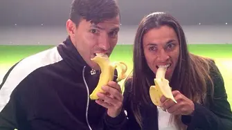 Светът яде банани заради расизъм във футбола (ВИДЕО)