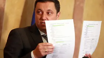 Яне Янев пак загроми корупцията, хванал далавера за половин милион