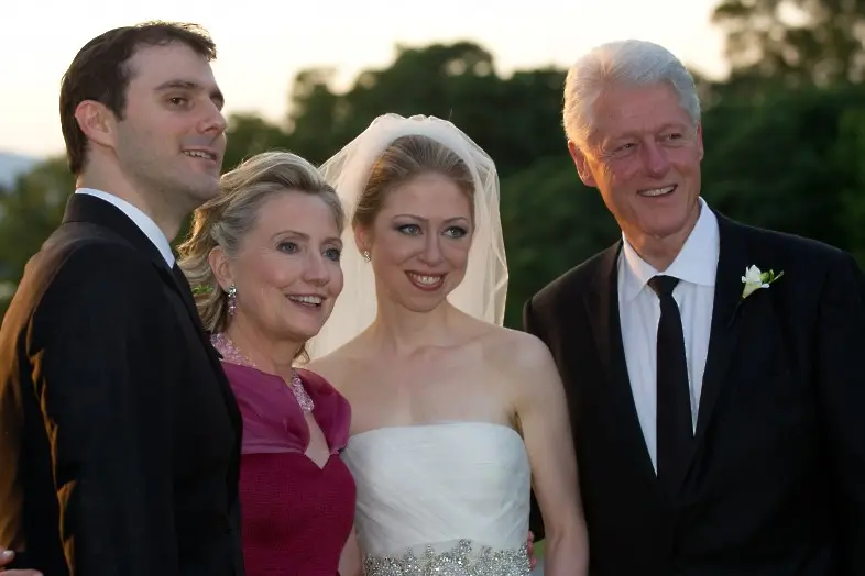 Хилъри и Бил Клинтън чакат първо внуче