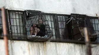 Сърбин мами по телефона, докато лежи в БГ затвор