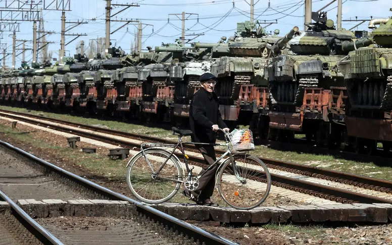 200 руски танка по границата с Украйна 