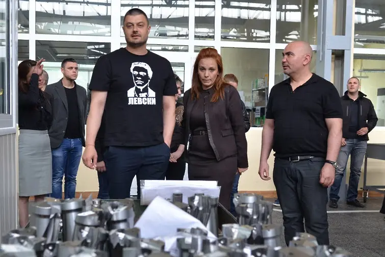 Безопасна игла: Бареков вади депутатите си от парламента