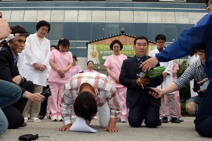 Пожар изпепели 21 пациенти в санаториум в Южна Корея