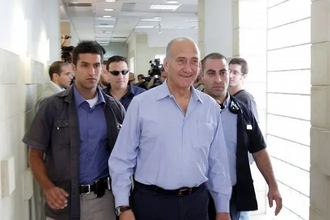 За първи път - израелски премиер осъден на затвор