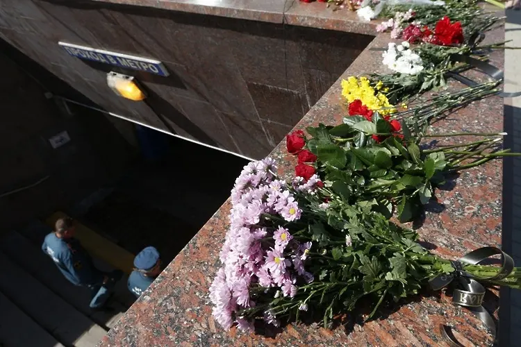 23 станаха жертвите в московското метро (обновена)