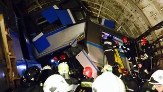 Поне 21 загинали и 161 ранени при авария в метрото на Москва (обновена+снимки)