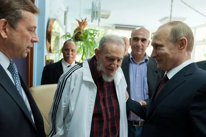 Кастро пуска шеги в разговор с Путин