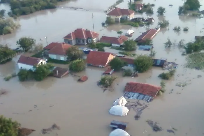 Пострадали от наводнението в Мизия затварят пътя за АЕЦ 