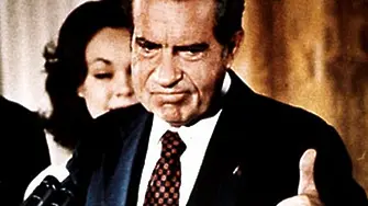 Греховете на Никсън бледнеят пред тези на Обама 