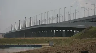 Сменят асфалта на Дунав мост 2