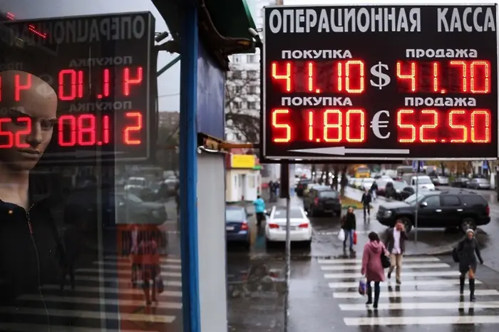 Руската валута се срива - 41,10 рубли за един долар