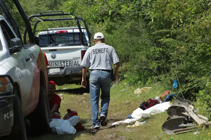 Армия превзе град в Мексико след убийството на десетки студенти (снимки)
