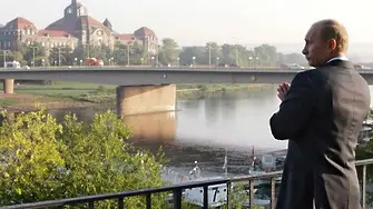 Красива шпионка дебнела Путин в Дрезден