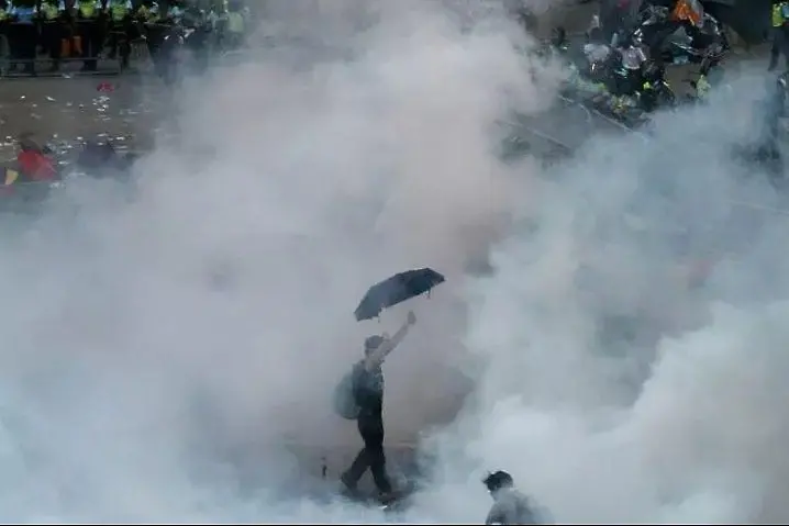 Протестното изкуство и хонконгските чадъри (галерия)