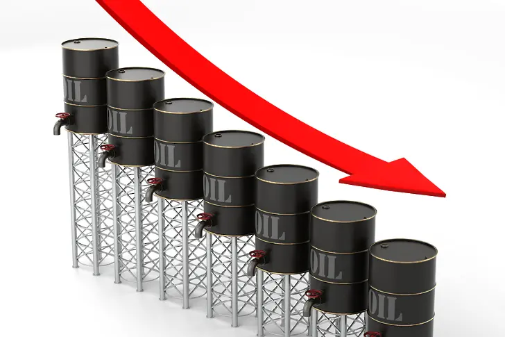 Поевтиняващият петрол вещае нова световна криза