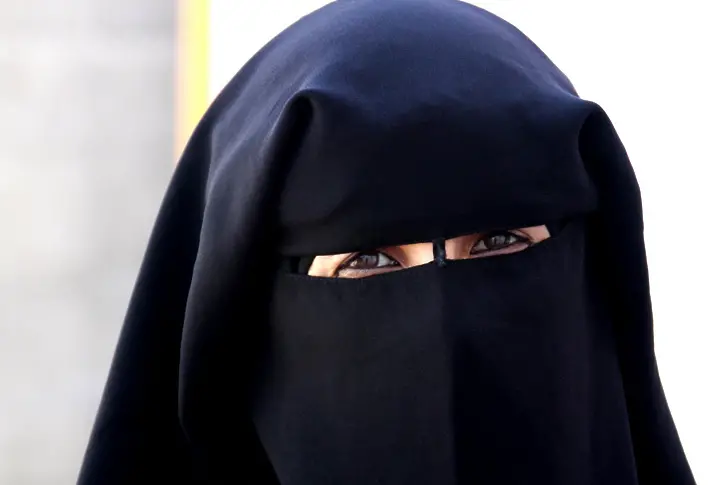 Саудитец видя булката си на сватбата, уплаши се и на мига поиска развод