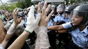 Студентите атакуваха парламента в Хонконг