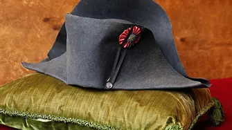 1,9 млн. евро за шапка на Наполеон