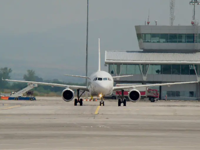 Съмнителен багаж в турски самолет на летище София