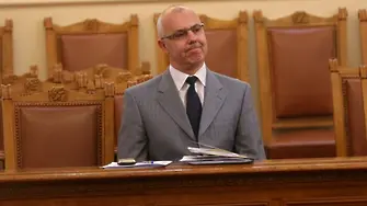 Вучков пристигна на спешна среща в парламента
