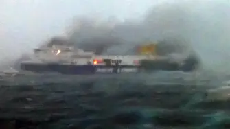 Хайтов и Естов спасени - още 7 българи са в огнения капан на горящия ферибот (обновена+видео)