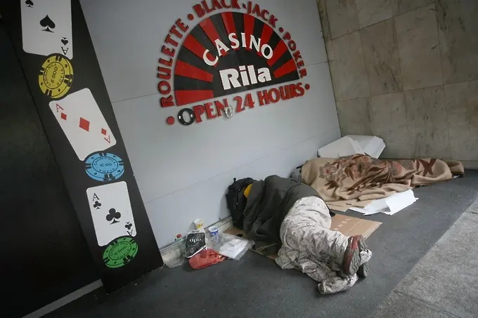 161 бездомници потърсиха защита от студа в София