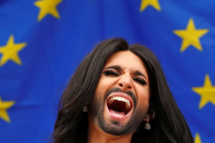 Честито! Брадатата Кончита Вурст ще води следващата Евровизия 