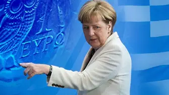 Неизвестността в Гърция: Меркел разиграва варианти за банков колапс