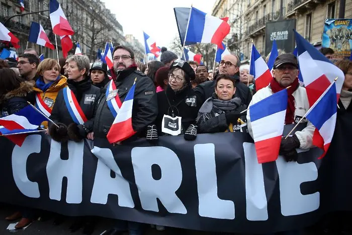 Два прочита на марша в Париж - мъжки и женски