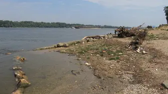 В Дунав потъна кораб с 850 тона опасни торове