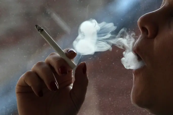 Икономическата комисия на НС запази забраната за пушене