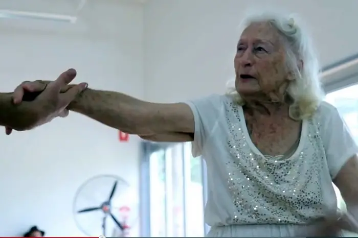 100-годишна балерина пред премиера в Сидни (видео)