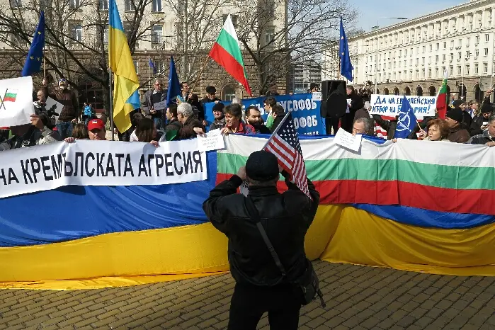 Стотици протестираха срещу агресията на Кремъл (Снимки)