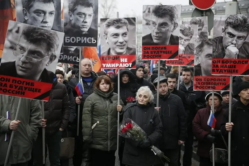 По какви версии за убийството на Немцов работи официална Москва?