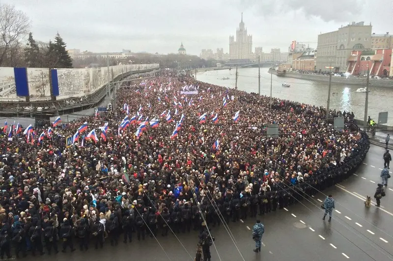 ВИДЕО: Хиляди се включиха в траурния марш за Немцов