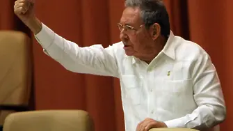 Защо не си отива Раул Кастро? Ураган му пречи