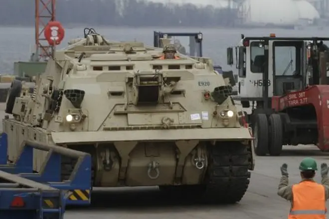 САЩ изсипаха стотици танкове в Прибалтика