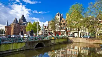 Амстердам и Париж приемат две агенции на ЕС  от Лондон след 