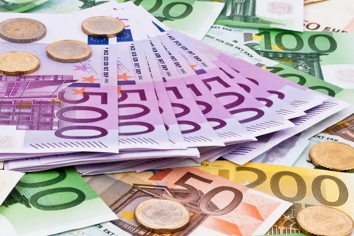 Евродепутатите вдигат парите си за асистенти до близо €23 000 на месец
