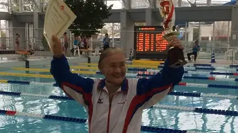 100-годишна японка преплува 1500 метра