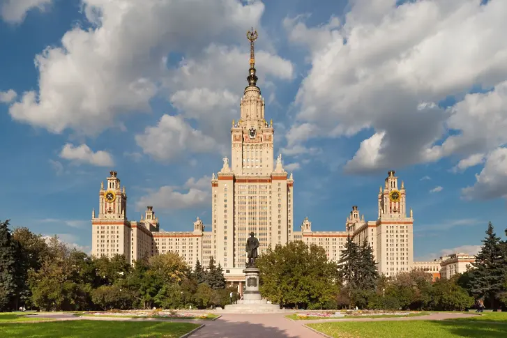Москва приема повече чужди студенти, прави проруски елити