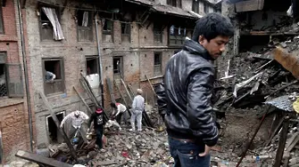 Лавина отнесе 250 души в Непал