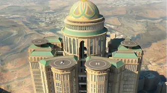 Най-големият хотел в света отваря врати в Мека
