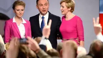 Изненада: консерватор води на вота за президент в Полша