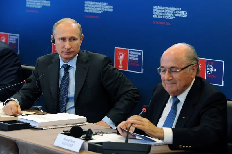 И Путин са намеси в скандала ФИФА. Защити Блатер и обвини САЩ