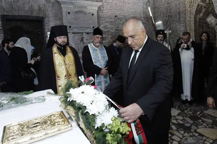 Главата на македонската църква на молебен с Борисов