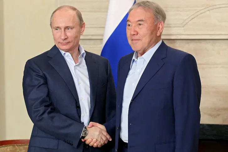 След 30 г. на власт Назарбаев се оттегля. Кой идва след него
