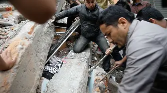 Над 7000 са жертвите от труса в Непал
